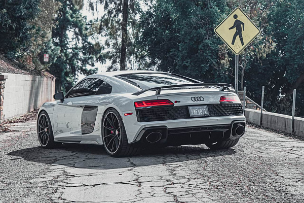 Фото дисков Brixton Forged FDE11 Черный глянец на Audi R8 (4S)