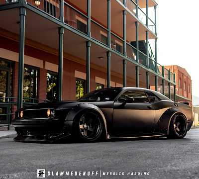 Фото дисков HRE C105 на Dodge Challenger III