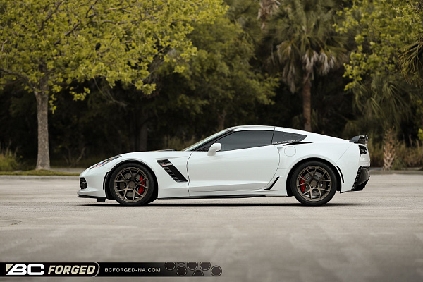 Фото дисков BC Forged RZ05 Сатиновая бронза на Chevrolet Corvette C7