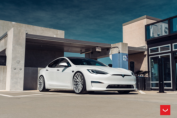 Фото дисков Vossen HF-4T Серебро на Tesla Model S