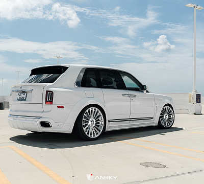 Фото дисков Anrky RF-282 на Rolls-Royce Cullinan
