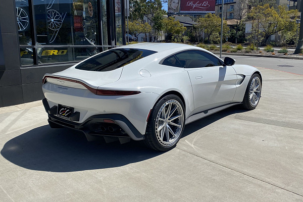 Фото дисков CEC C111 Глянцевый лак на Aston Martin Vantage 4