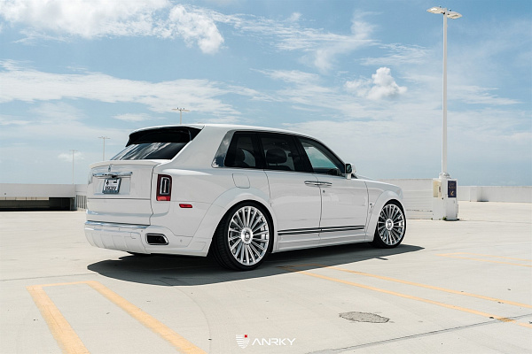 Фото дисков Anrky RF-282 Глянцевый лак на Rolls-Royce Cullinan