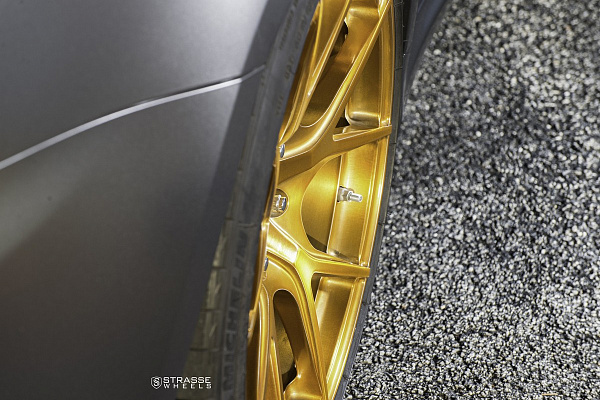 Фото дисков Strasse Wheels SM5R Deep Concave Monoblock Сатиновое золото на Lexus IS II