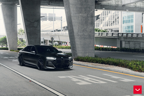 Фото дисков Vossen HF-7 Черный глянец на BMW 7 (G70)