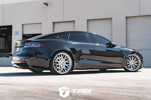 Фото дисков HRE 520M Глянцевый лак на Tesla Model S