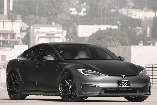 Фото дисков CEC C111 Черный глянец на Tesla Model S