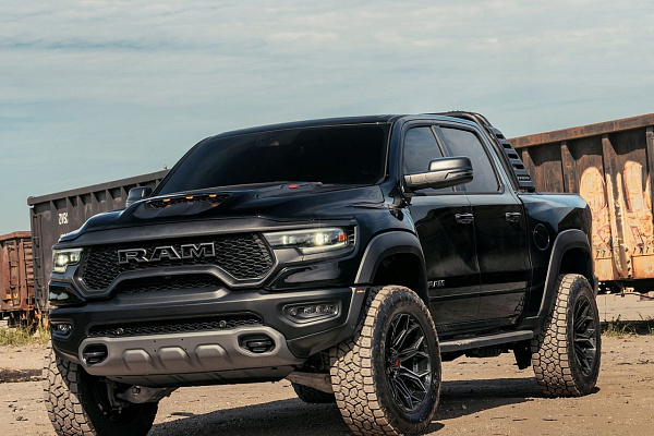 Фото дисков 4PLAY 4P83 Черный глянец на Ram 1500 V