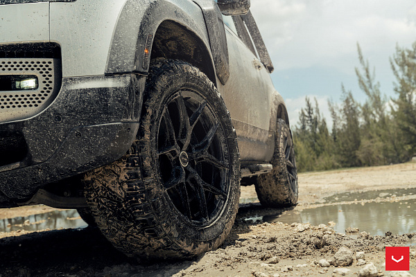 Фото дисков Vossen HF-5 Черный глянец на Land Rover Defender II