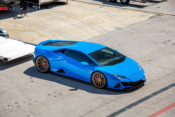 Фото дисков Anrky AN10 Сатиновое золото на Lamborghini Huracan