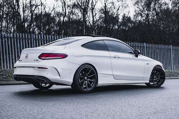 Фото дисков Bola CSR Черный глянец на Mercedes-Benz C-Class (W205)