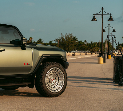 Фото дисков Vossen LCX-04 на GMC Hummer EV