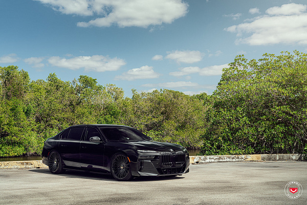 Фото дисков Vossen S17-14 Черный глянец на BMW 7 (G70)