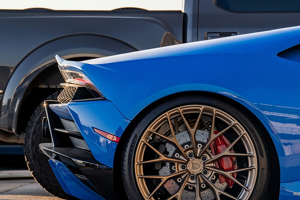 Фото дисков Anrky AN10 Сатиновое золото на Lamborghini Huracan