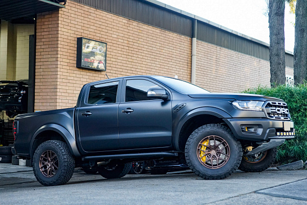 Фото дисков HRE P161 Сатиновая бронза на Ford Ranger T6