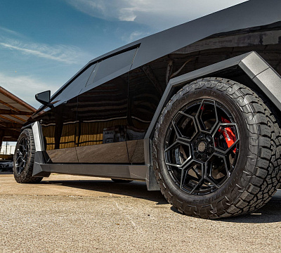 Фото дисков 4PLAY 4PS26 на Tesla Cybertruck