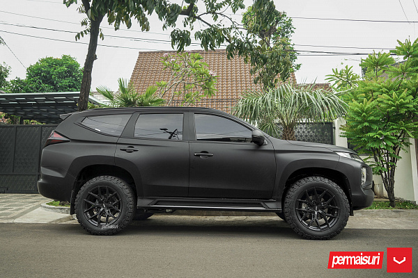 Фото дисков Vossen HF6-4 Черный сатин на Mitsubishi Pajero Sport III