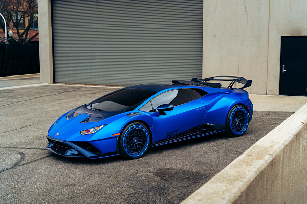 Фото дисков Brixton Forged FDE06 Aerotech Синий сатин на Lamborghini Huracan