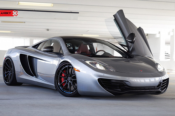 Фото дисков Anrky AN34 Черный сатин на McLaren 12C