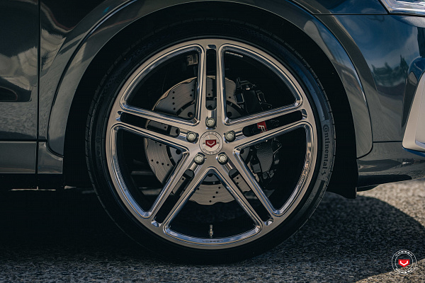 Фото дисков Vossen CG-202 Глянцевый лак на Audi Q3 (8U)