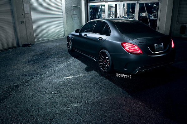 Фото дисков Strasse Wheels SM7T Deep Concave Черный сатин на Mercedes-Benz C-Class (W205)