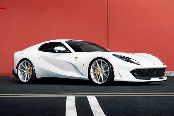 Фото дисков Anrky AN12 Глянцевый лак на Ferrari 812