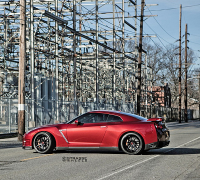 Фото дисков Strasse Wheels R10 Deep Concave FS на Nissan GT-R