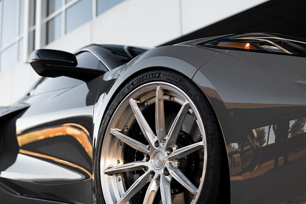 Фото дисков Brixton Forged R11-R Глянцевый лак на Chevrolet Corvette C8