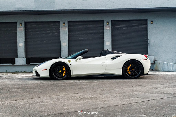 Фото дисков Anrky AN12 Черный глянец на Ferrari 488