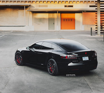 Фото дисков Strasse Wheels SM7T Deep Concave на Tesla Model S