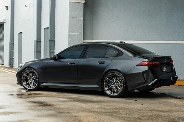 Фото дисков Anrky AN12 Глянцевый темный лак на BMW 5/M5 (G60/G90)