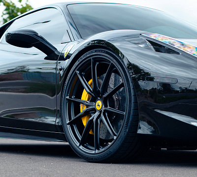 Фото дисков HRE P104SC на Ferrari 458