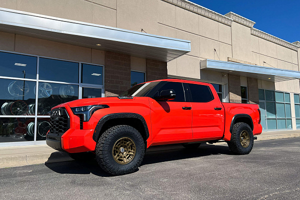 Фото дисков HRE FT1 Сатиновое темное золото на Toyota Tundra III