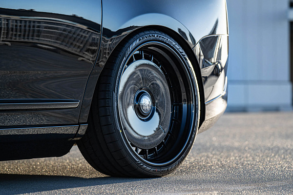Фото дисков HRE 935 Черный глянец на Rolls-Royce Cullinan