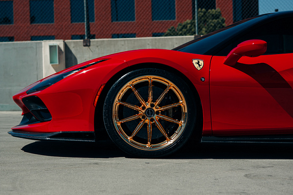 Фото дисков Brixton Forged R11-RS Глянцевое золото на Ferrari F8