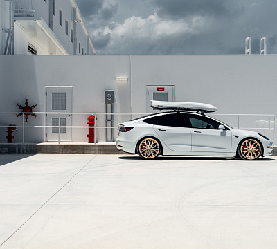 Фото дисков Vossen HF-2 на Tesla Model 3