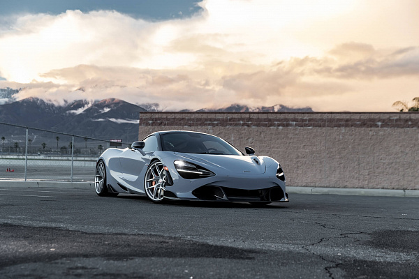 Фото дисков HRE R101 Lightweight Глянцевый лак на McLaren 720S