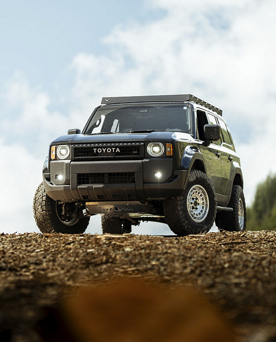 Фото дисков AWOL Сатиновый лак на Toyota Land Cruiser Prado 250