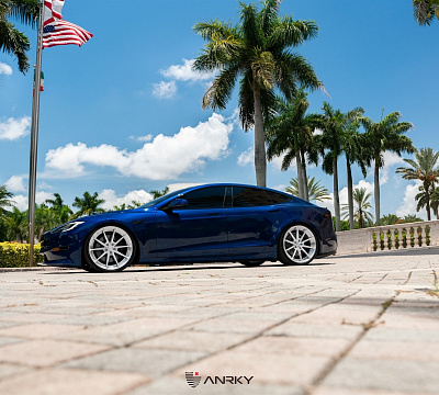 Фото дисков Anrky AN28 на Tesla Model S