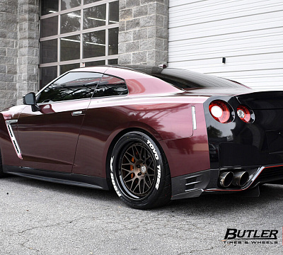 Фото дисков HRE 300 на Nissan GT-R