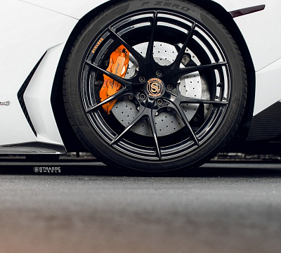 Фото дисков Strasse Wheels SM5R Deep Concave Monoblock на Lamborghini Aventador