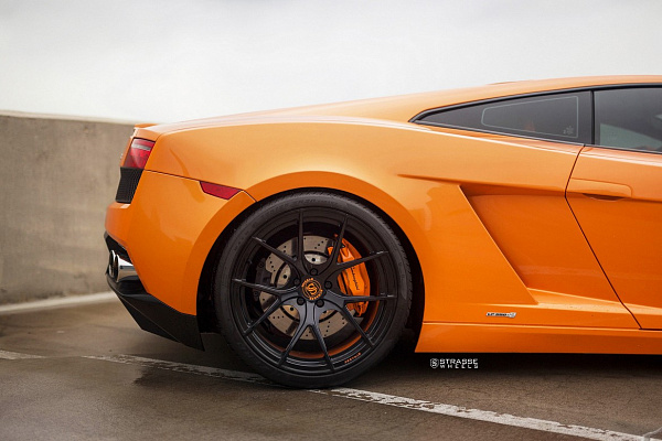 Фото дисков Strasse Wheels SM5R Deep Concave Monoblock Другой цвет на Lamborghini Gallardo