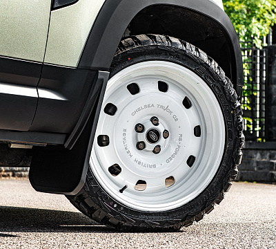 Фото дисков Kahn British Heritage RS на Land Rover Defender II