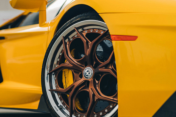 Фото дисков HRE S111SC Сатиновая темная медь на Lamborghini Aventador