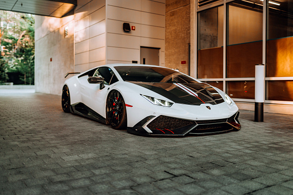 Фото дисков Brixton Forged PF10 Черный глянец на Lamborghini Huracan