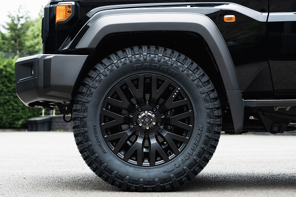 Фото дисков Kahn G22 DC Черный сатин на Toyota Land Cruiser 70