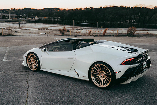 Фото дисков Vossen S17-04 Глянцевая шампань на Lamborghini Huracan
