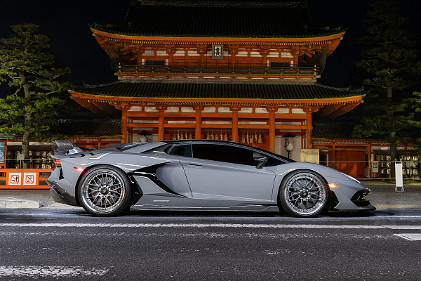 Фото дисков Anrky RS1 Глянцевый темный лак на Lamborghini Aventador