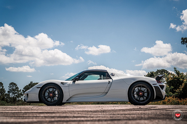 Фото дисков Vossen RS74 Черный глянец на Porsche 918 Spyder