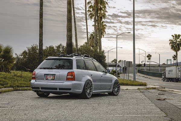 Фото дисков Rotiform OZR Матовый графит на Audi A/S/RS 4 (B8)